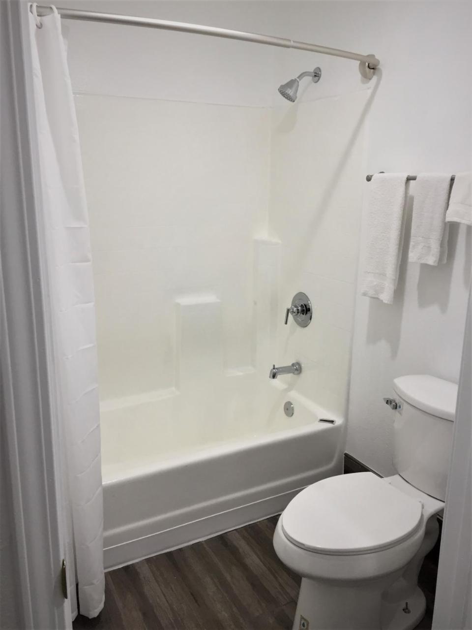 Welcome Inn Motel Монтцлер Екстериор снимка