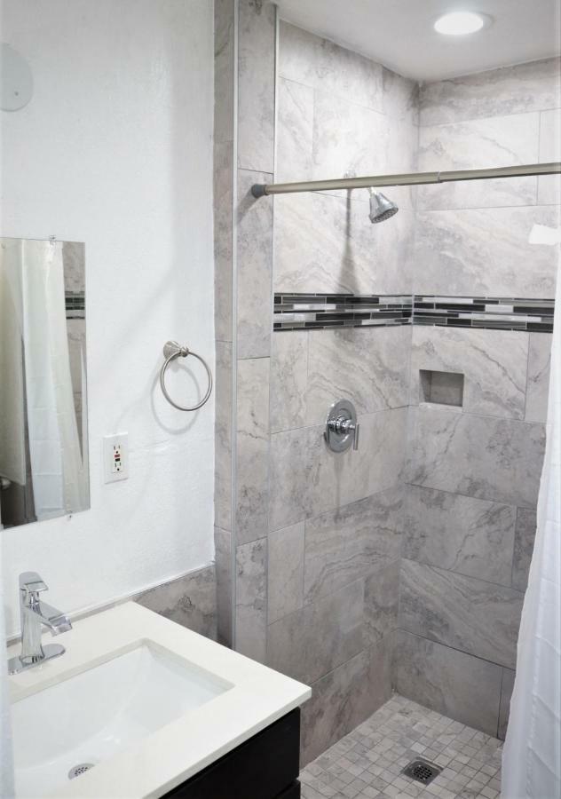 Welcome Inn Motel Монтцлер Екстериор снимка